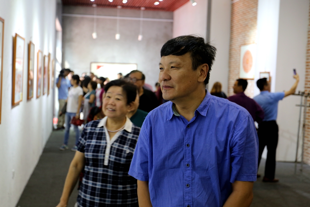 “红色记忆”剪纸展亮相星工坊·中国工业艺术馆 “红色记忆”剪纸展亮相星工坊·中国工业艺术馆