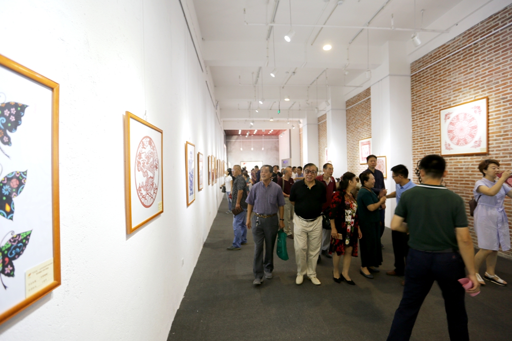 “红色记忆”剪纸展亮相星工坊·中国工业艺术馆 “红色记忆”剪纸展亮相星工坊·中国工业艺术馆