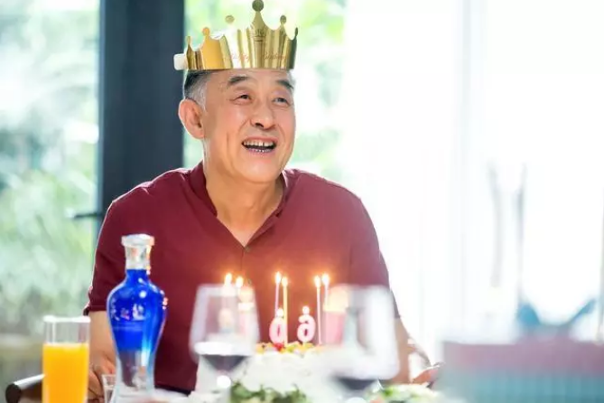 张译、张国立、李建义领衔都市情感剧《我的亲爹和后爸》今晚重磅播出! 张译、张国立、李建义领衔都市情感剧《我的亲爹和后爸》今晚重磅播出!