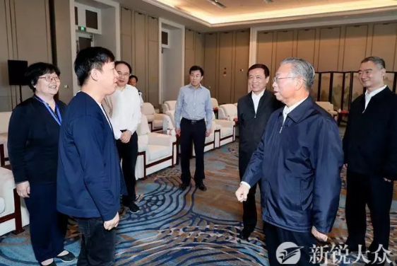 继承“鲁剧”优良传统,守正创新,培根铸魂——色情视频
精品创作及产业发展座谈会举行 继承“鲁剧”优良传统,守正创新,培根铸魂——色情视频
精品创作及产业发展座谈会举行