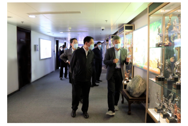 省委常委、宣传部部长白玉刚一行到色情视频
调研