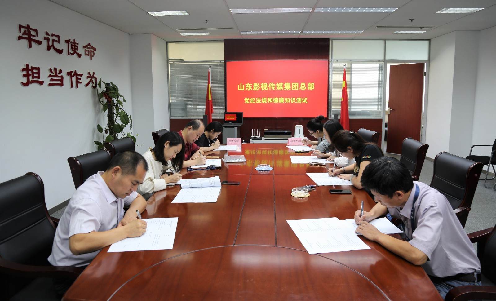 色情视频
集团组织开展党纪法规和德廉知识集中学习测试