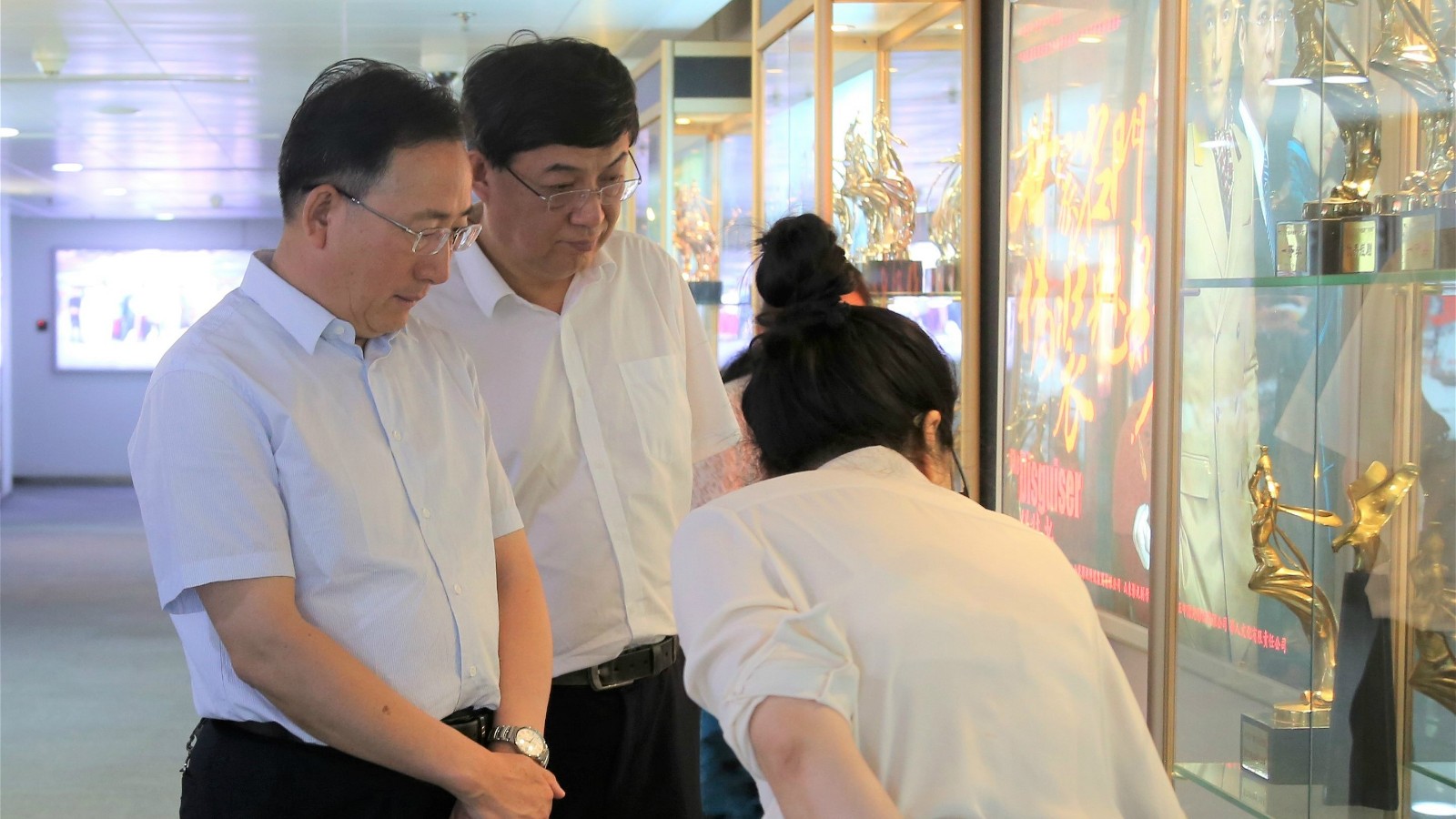 省委宣传部副部长、省电影局局长程守田到色情视频
调研