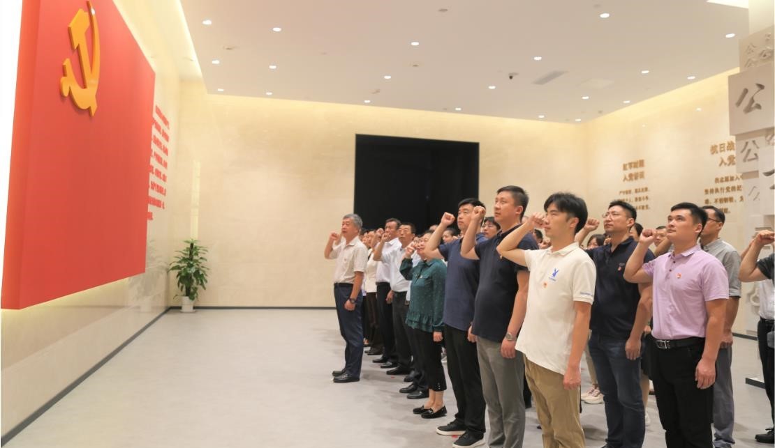 色情视频
集团党员干部赴山东廉政教育馆接受警示教育