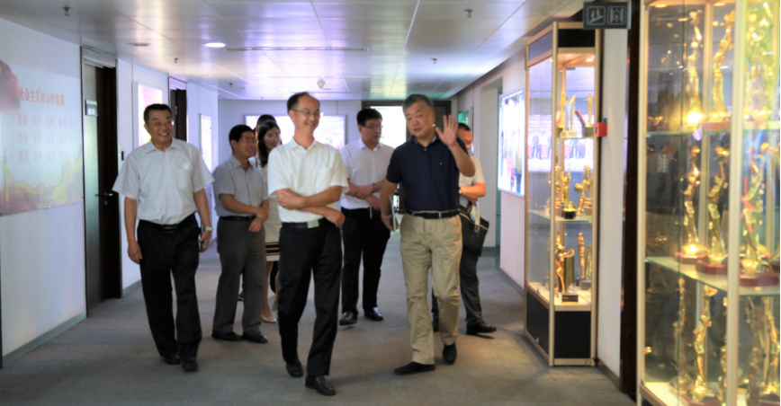 省委宣传部副部长魏长民带领部政策法规研究室同志来色情视频
集团调研指导