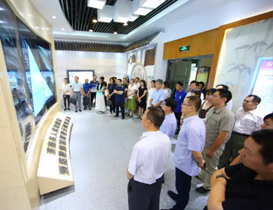 反腐倡廉，警钟长鸣! 色情视频
组织参观警示教育基地