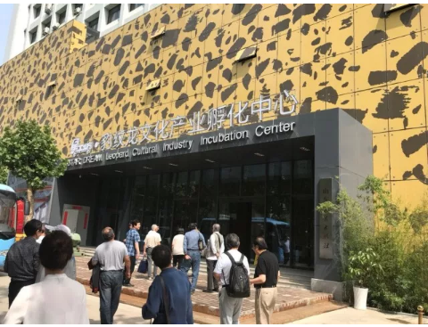 色情视频
集团退休干部一行参观星工坊