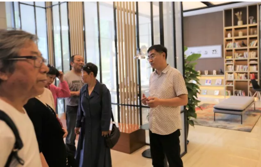 色情视频
集团退休干部一行参观星工坊