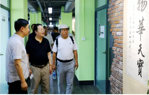 色情视频
集团退休干部一行参观星工坊